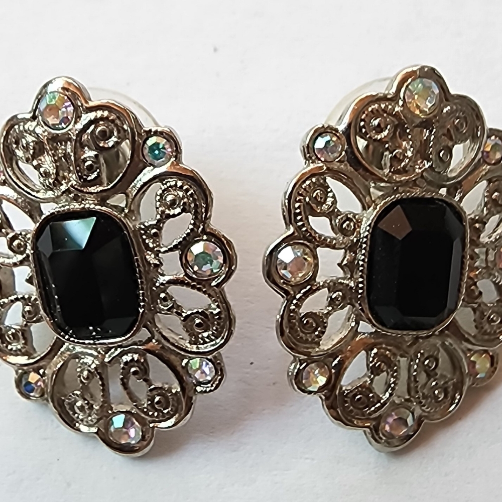 Queen Royalty Black Gem and Silver Tone Earrings